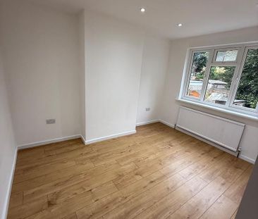 3 bedroom end of terrace house to rent - Photo 2