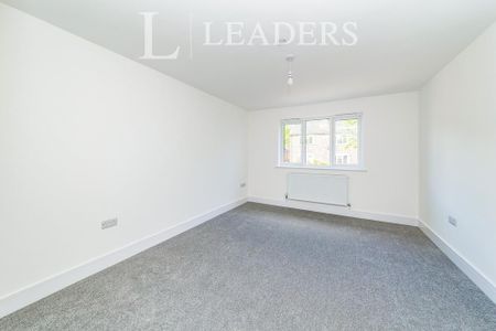 4 bedroom detached house to rent - Photo 4