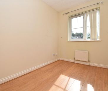 3 bedroom end of terrace house to rent - Photo 3