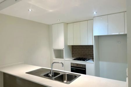 3 BEDROOM + STUDY IN PRIME LOCATION - Photo 4