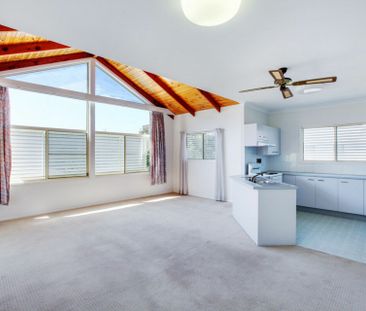 1-Bedroom Apartment in Prime Mermaid Beach Location � Short Stroll ... - Photo 2