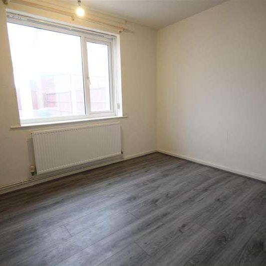 Manor Drive, Featherstone, Pontefract, WF7 - Photo 1