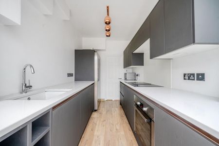 4 bedroom semi-detached house to rent - Photo 4