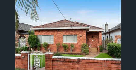 Sun-Drenched 3-Bedroom Family Home Ideal for Entertaining - Photo 4