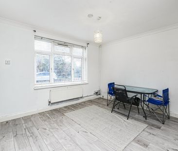 Terraced House to rent - Anstridge Road, London, SE9 - Photo 2