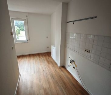 // bezugsfreie 2-Raum Wohnung mit Terrasse und TG-Stellplatz // - Photo 2