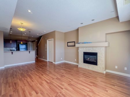 2 Bed 2.5 Bath Marda Loop Townhouse | Parking + Fireplace - Photo 2