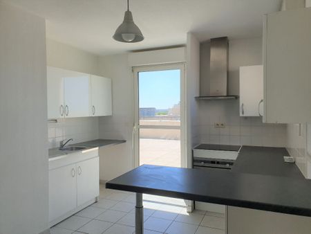 Location Appartement 3 pièces 82m² NIMES 30900 - Photo 3