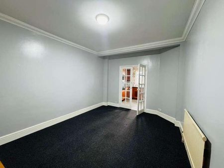Havering Gardens, Romford, RM6 - Photo 5