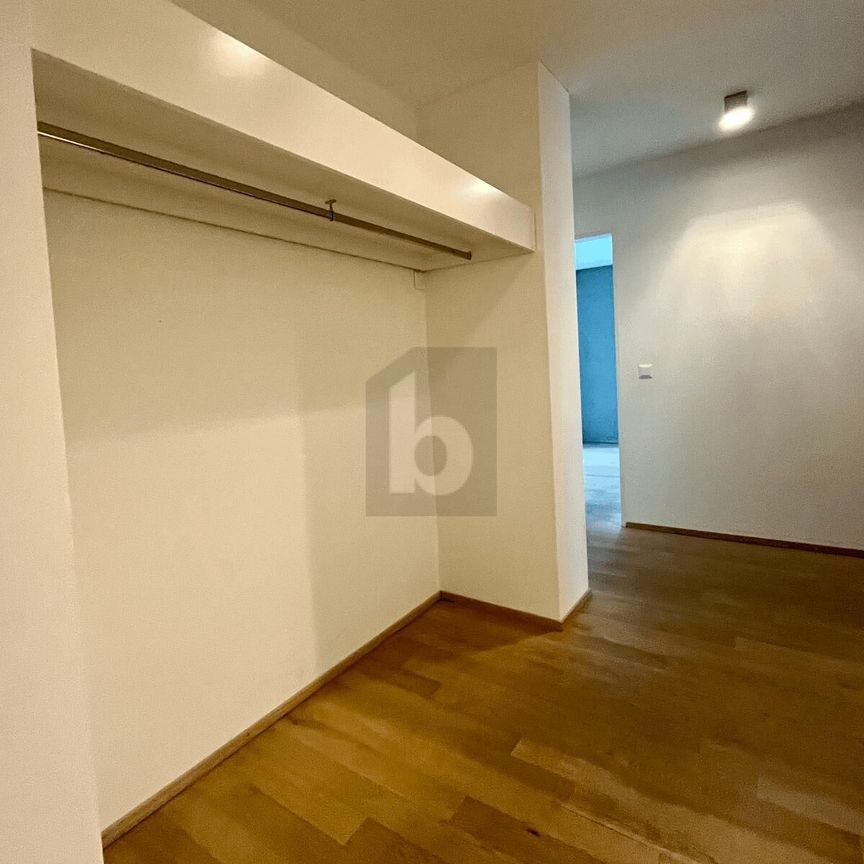 ABOVE THE ROOFS OF THE CITY - Foto 1