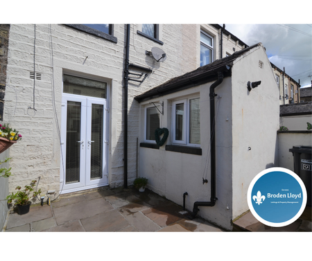 2 bedroom terraced house to rent - Photo 2