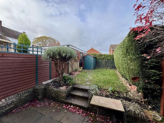 3 bedroom semi-detached house to rent - Photo 1