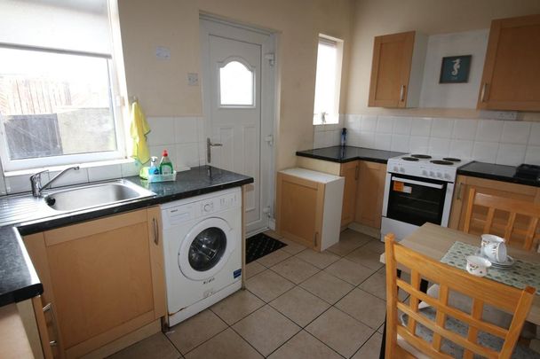 2 bedroom terraced house to rent - Photo 1