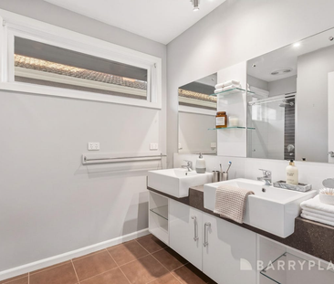 Spacious Family Home in a Prime Templestowe Lower Location - Photo 6