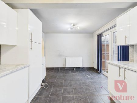 3 bedroom semi-detached house to rent - Photo 5