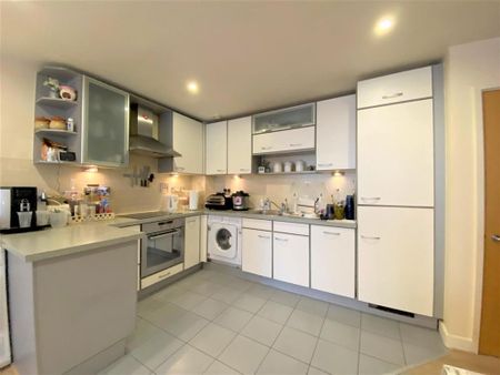 2 bedroom flat to rent - Photo 4