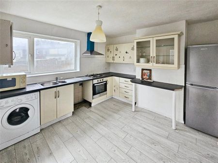 3 bedroom semi-detached house to rent - Photo 5