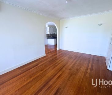 Spacious Family Home in a Prime Location - Photo 1