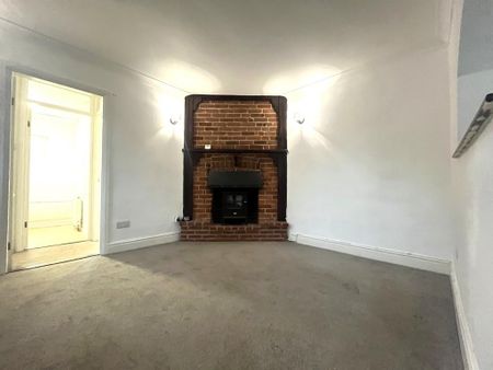 2 bedroom end of terrace house to rent - Photo 2