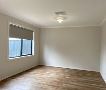 Modern 3 Bedroom Home in Fantastic Location - Photo 6