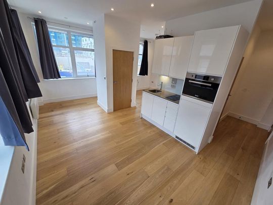 Studio to rent - Photo 1