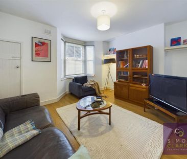 4 bedroom end of terrace house to rent - Photo 1