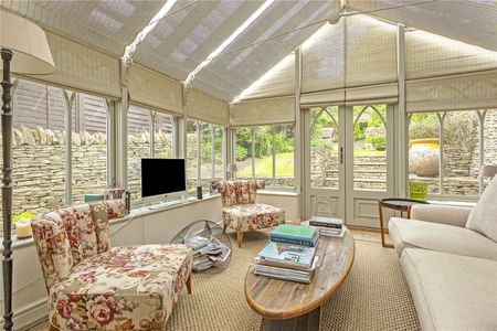 Charming chocolate box Cotswolds cottage in Lower Swell. - Photo 3