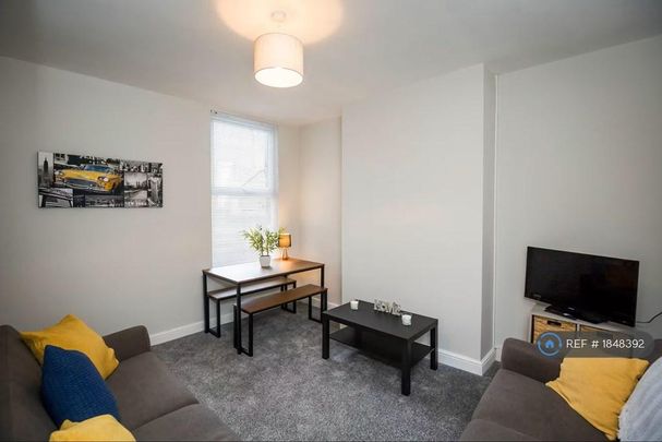 4 bedroom detached house to rent - Photo 1