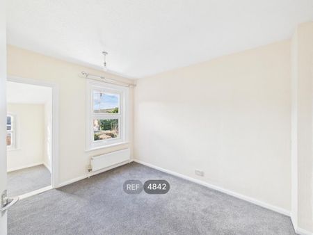 3 bedroom semi-detached house to rent - Photo 4