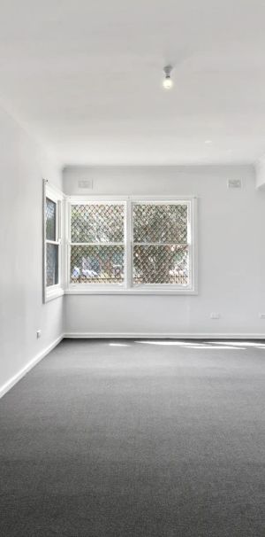 Three Bedroom Home Monthly Garden Maintenance - Pet friendly - Photo 1