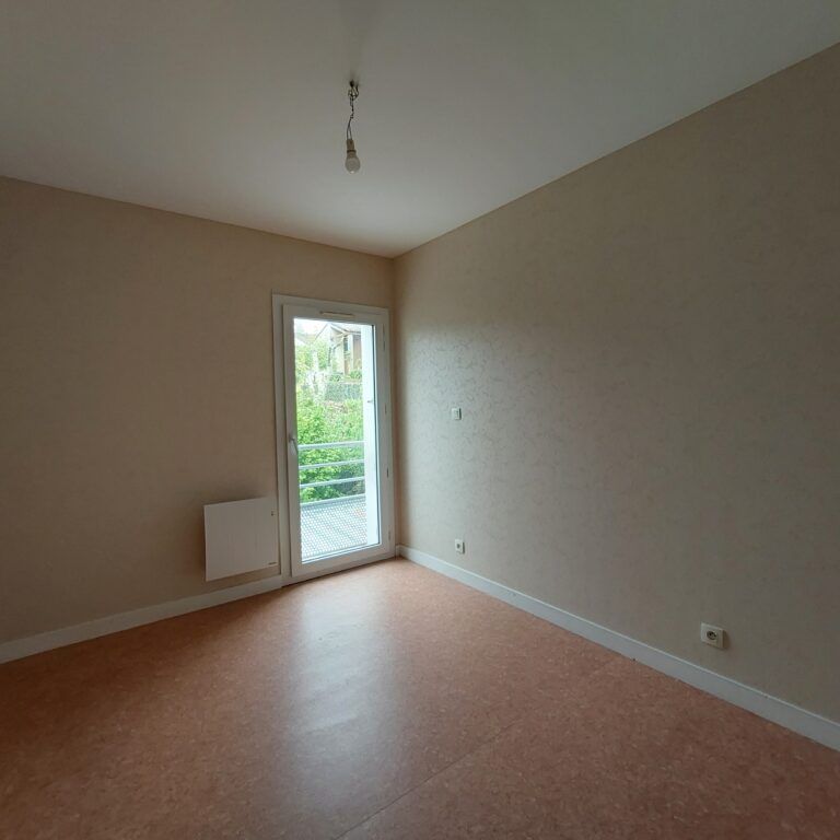 LOCATION APPARTEMENT T4, NOUAILLE MAUPERTUIS - Photo 1