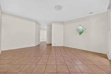 Light & Leafy Villa Bedford - Photo 2