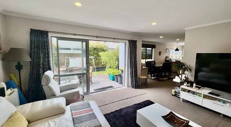 Modern, low maintenance living in Prime Johnsonville - Photo 5