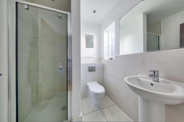 Langley Place, Guildford, Surrey, GU2 - Photo 1