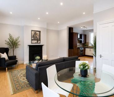 2 bedroom flat to rent - Photo 2
