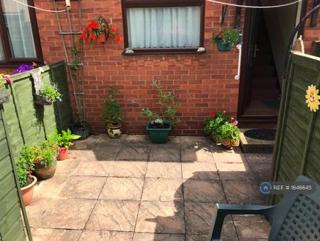 1 bedroom flat to rent - Photo 2