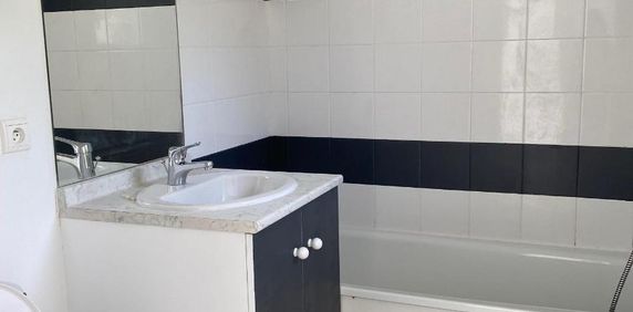 Location Appartement 2 pièces 35m² CAGNAC LES MINES 81130 - Photo 2