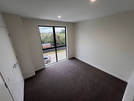 Modern 3BR Townhouse in Flat Bush!!! - Photo 2