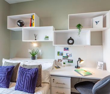 1 bedroom in a flat share to rent - Photo 2