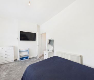 Tyldesley Road, Atherton, M46 - Photo 1