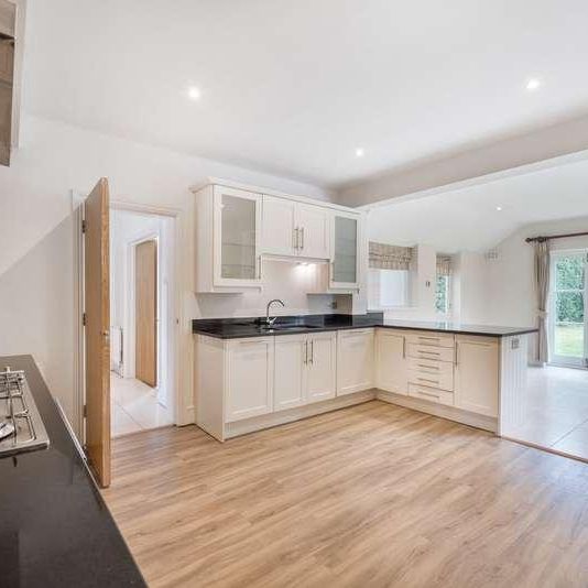 West Grove, Hersham, Walton-on-thames, Surrey, KT12 - Photo 1