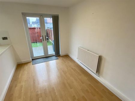 3 bedroom semi-detached house to rent - Photo 2