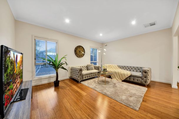 6 Eltham Parade, Manor Lakes. - Photo 1