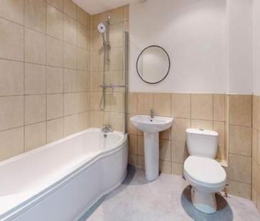 3 bedroom property to rent in Manchester - Photo 5