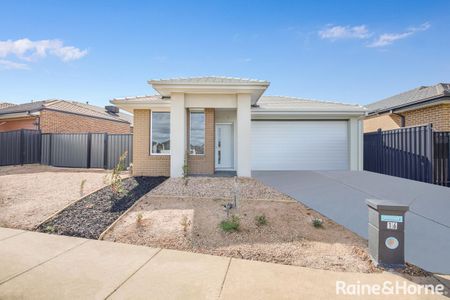 16 Legrange Crescent, Fraser Rise, VIC 3336 - Photo 4