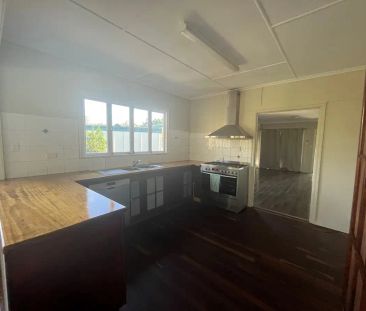 “Perfect Family Home” - Photo 4