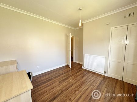 3 Bedroom Flat to Rent - Photo 4