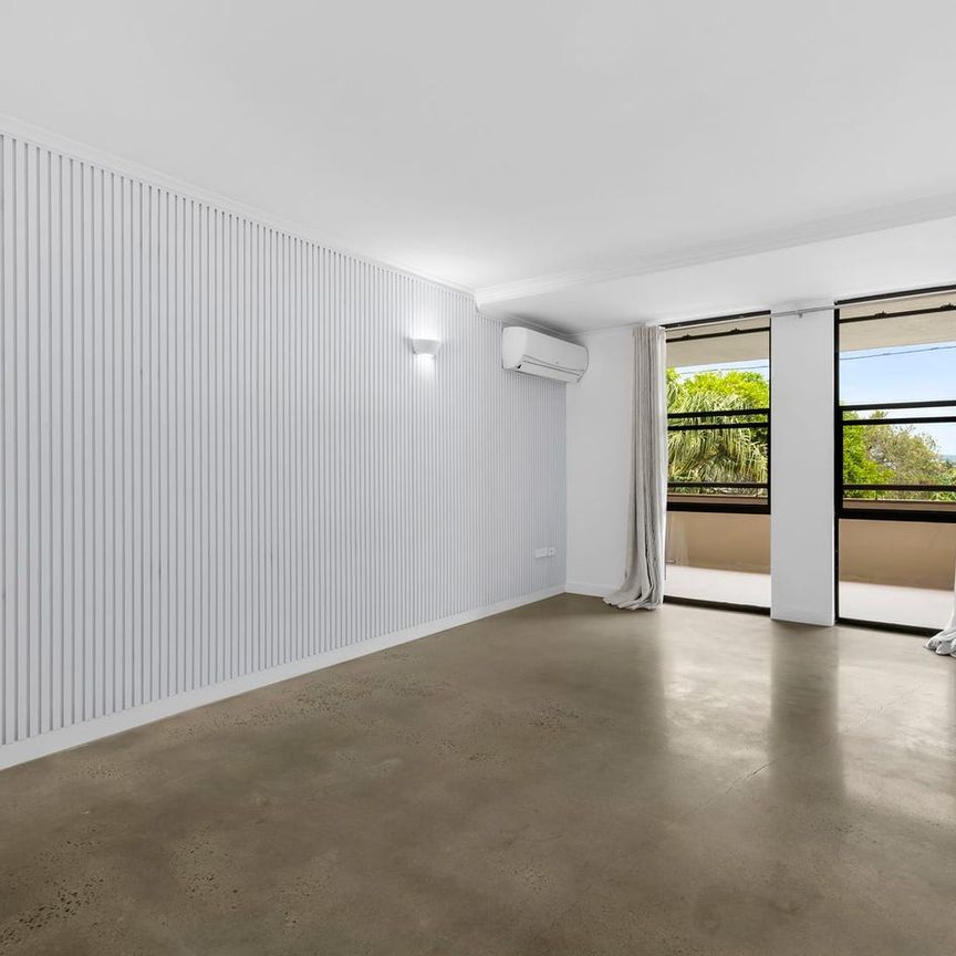 Contemporary 3 Bedroom Townhouse with City Views - Photo 1