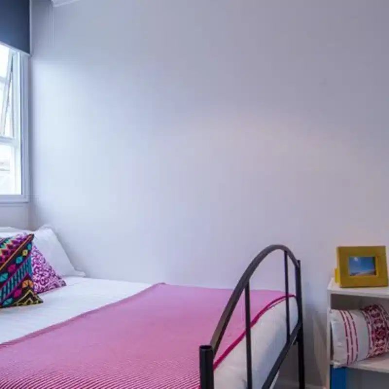 1 Bedroom Large - Photo 2