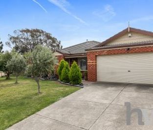 Family Home in Great Location - Photo 4